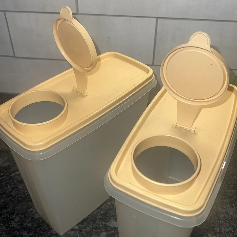 Set of 2 vintage Tupperware cereal containers. In excellent condition. P…